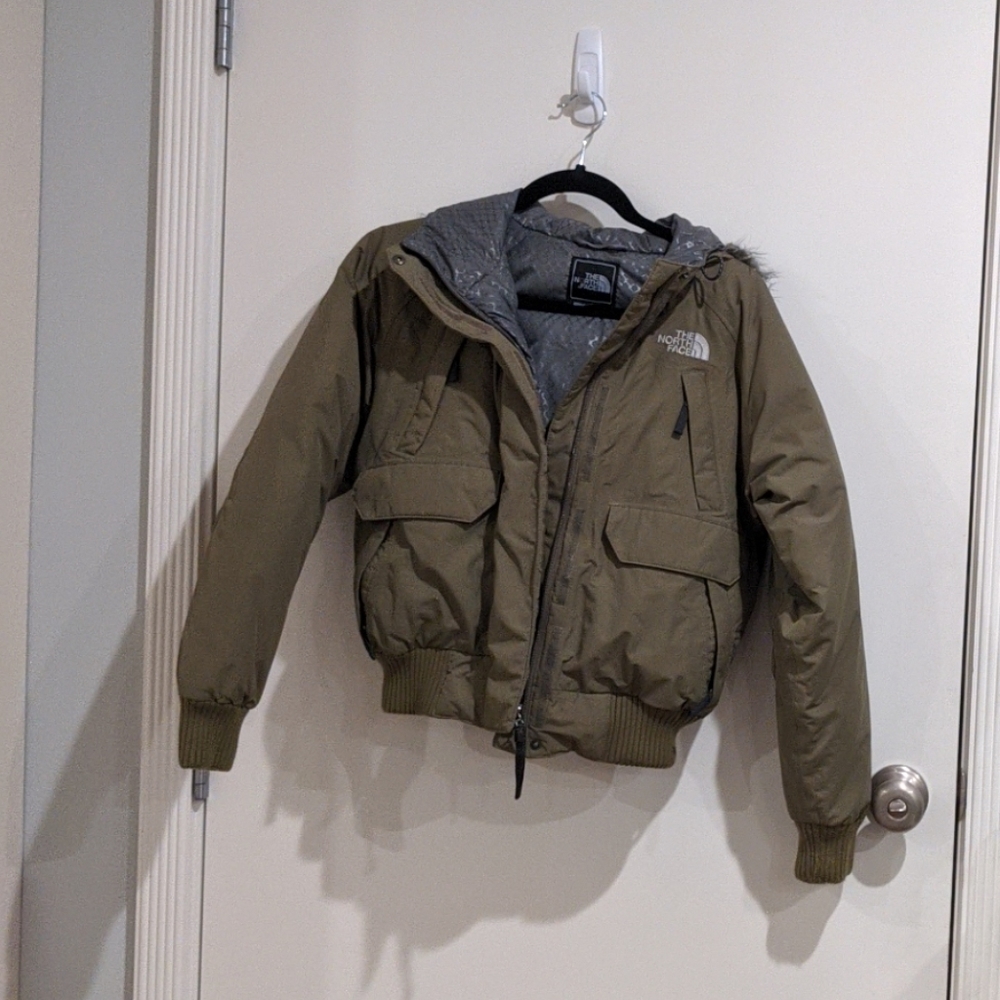 Women's Northface Down Puffer Size XS